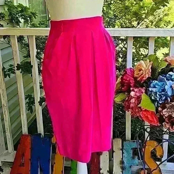 Dresses & Skirts - Dana Buchman 100% Silk hot pink pencil skirt size 6